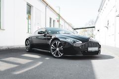 Fahrzeugabbildung Aston Martin V12 Vantage Carbon Black Edition *MwSt / Manual*