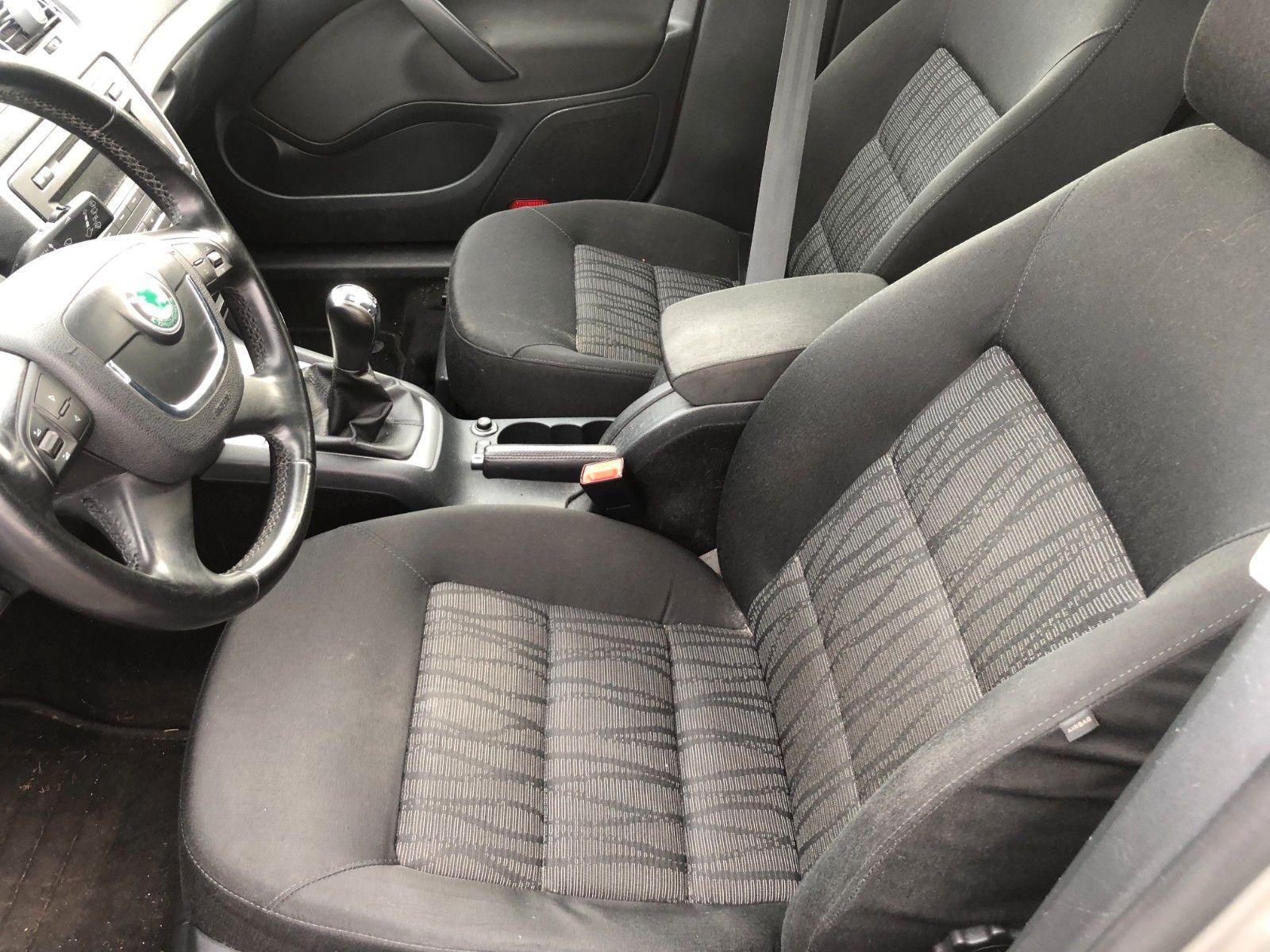 Fahrzeugabbildung SKODA Octavia Combi Elegance Unfall Front