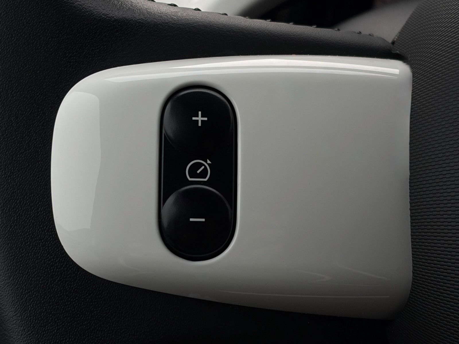 Fahrzeugabbildung Renault Twingo Vibes Electric Tempomat Carplay CAM SHZ