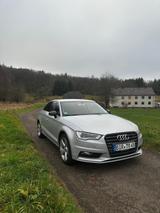 Audi A3 1.8 TFSI S tronic Ambition mit 19er Sommer - Audi A3 mit Benzin-Antrieb: Limousine, 1.8
