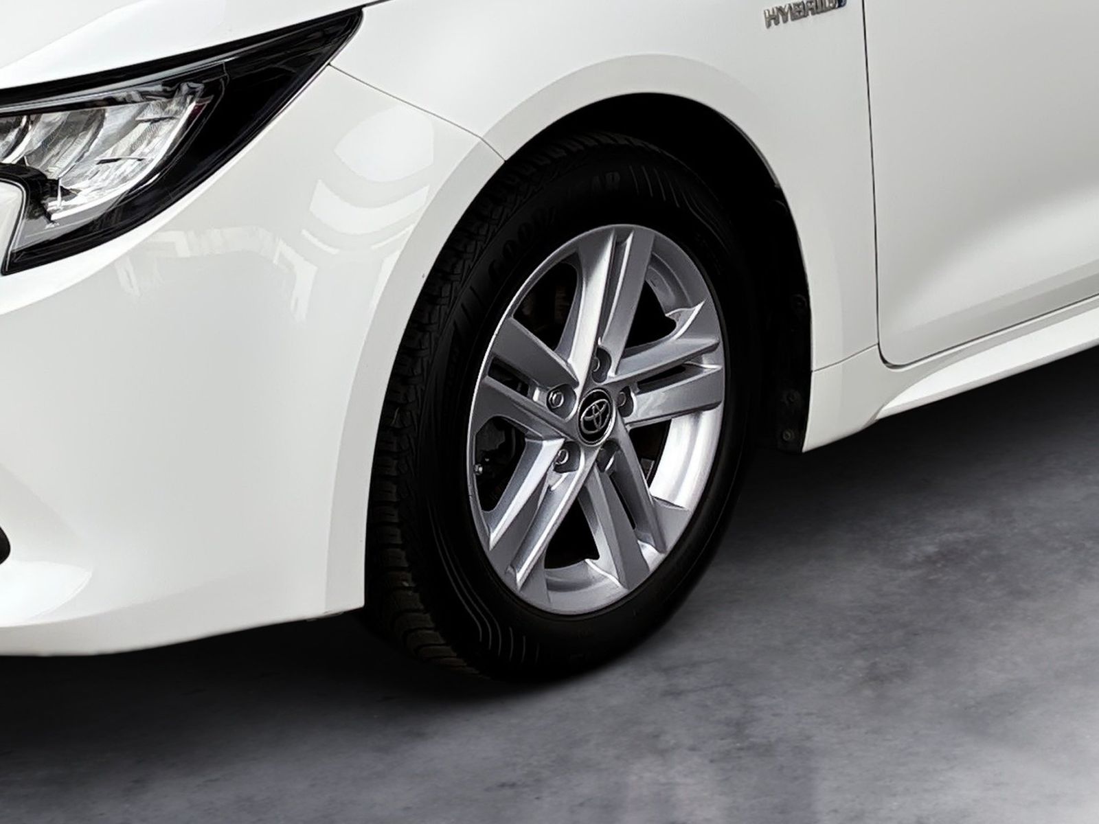 Fahrzeugabbildung Toyota Corolla 1.8 Comfort KAMERA NAVI LED ACC LM