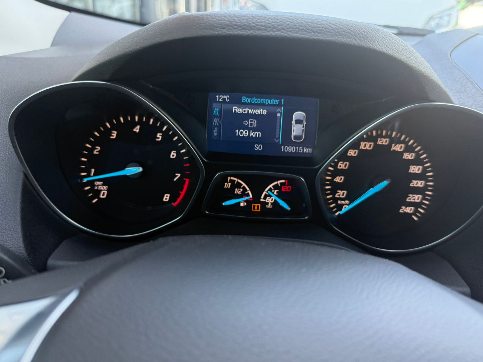Fahrzeugabbildung Ford Kuga Individual KLIMAAUTO SITZHEIZUNG AHK