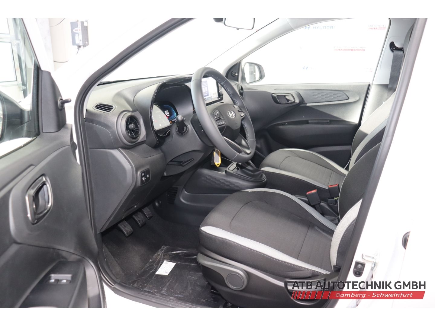 Fahrzeugabbildung Hyundai i10 Select MY25 1.0 Benzin 63 PS 5-MT 2WD Navi A