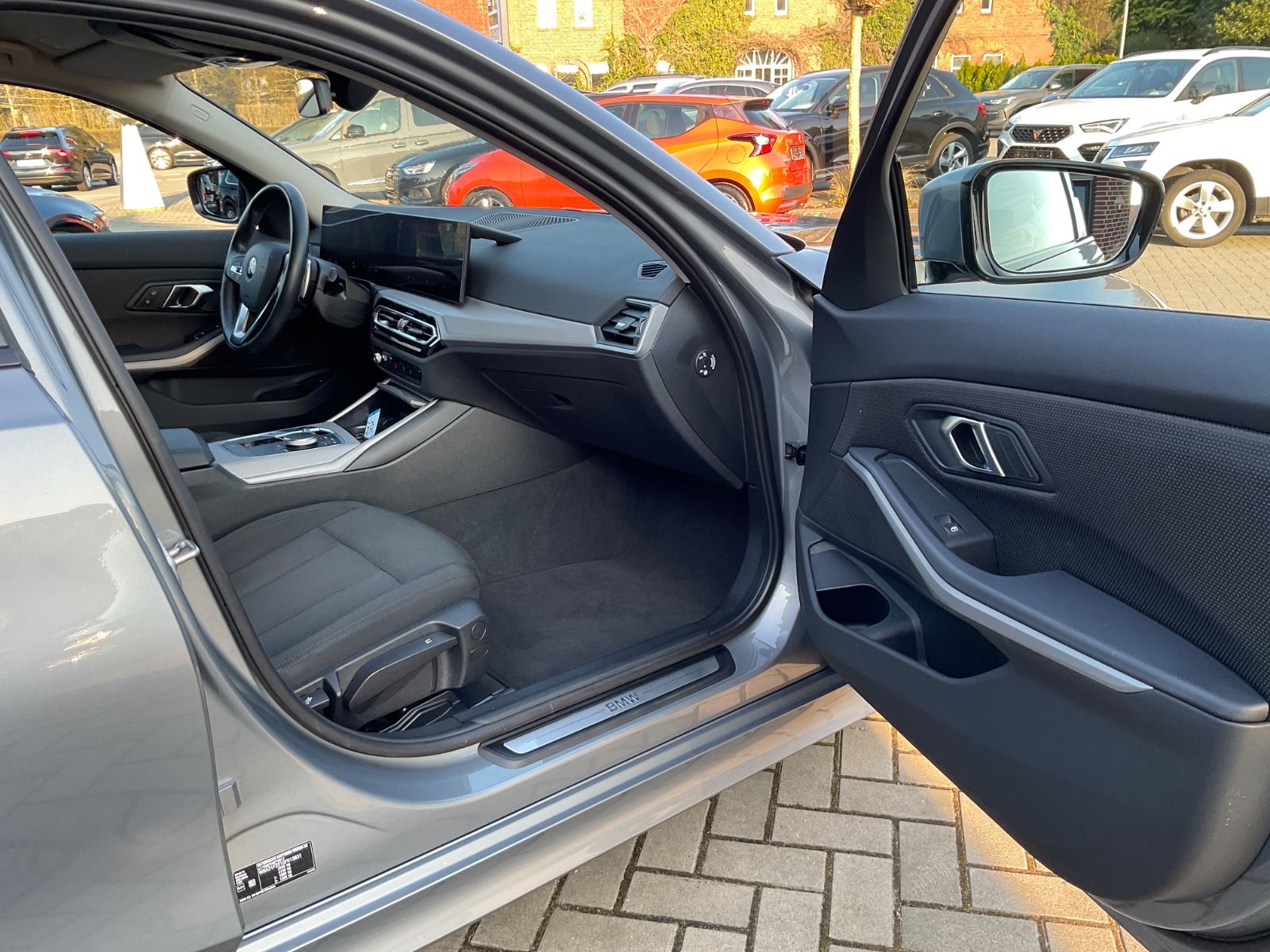 Fahrzeugabbildung BMW 320d xDrive Touring Advantage Automatic