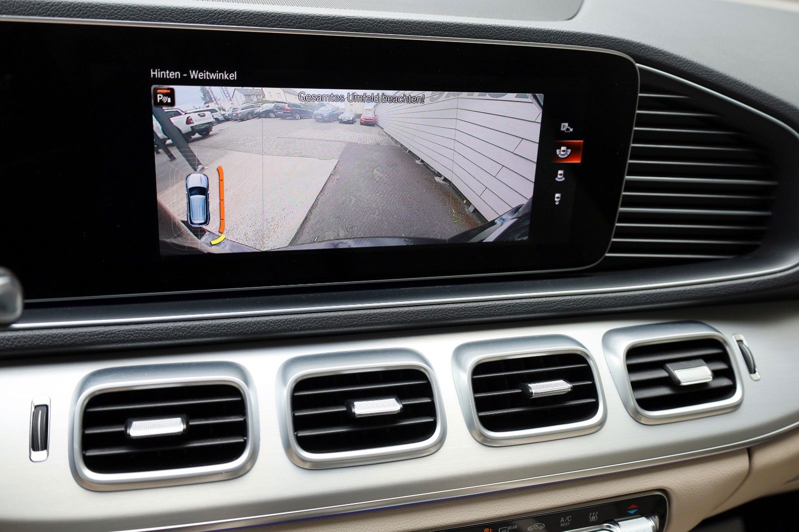 Fahrzeugabbildung Mercedes-Benz GLE 350de 4M Leder,Navi,LED,Kamera,SH,PDC,ParkP.