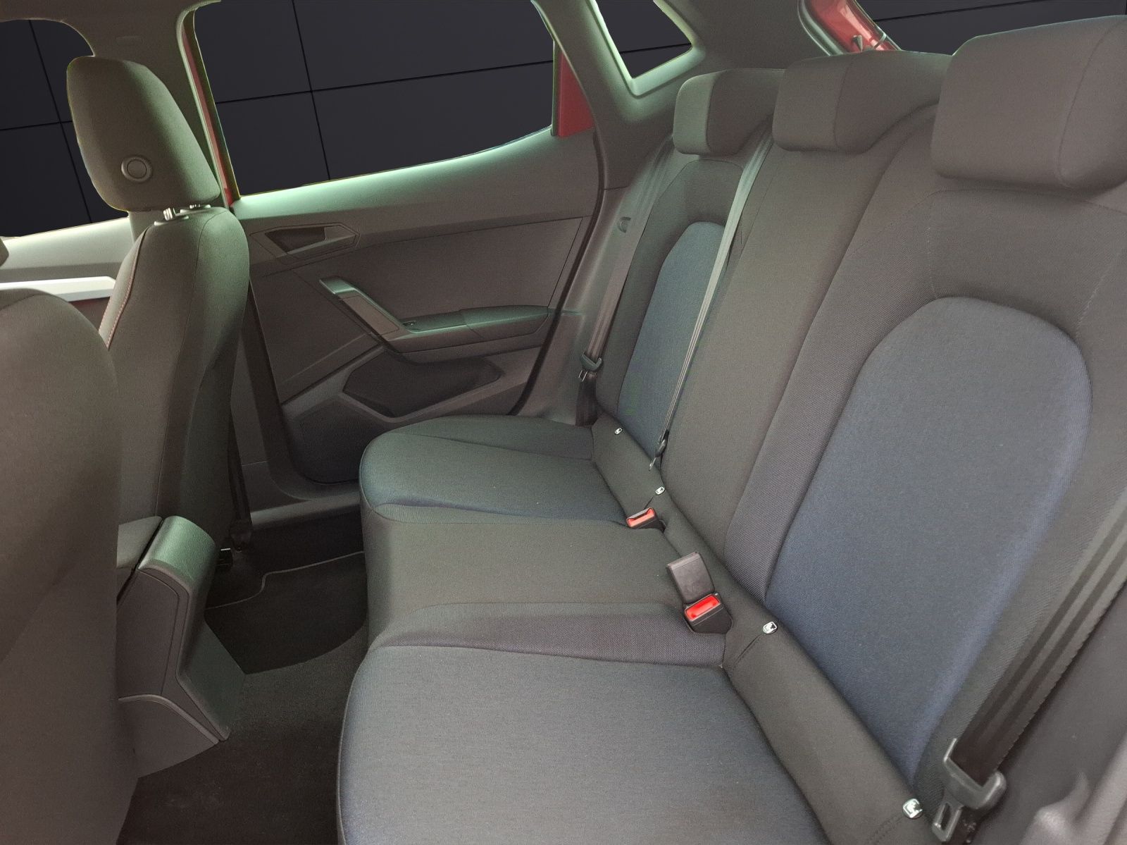 Fahrzeugabbildung SEAT Ibiza TSI FR-Line DSG LED Navi AID ACC RFK SH 18