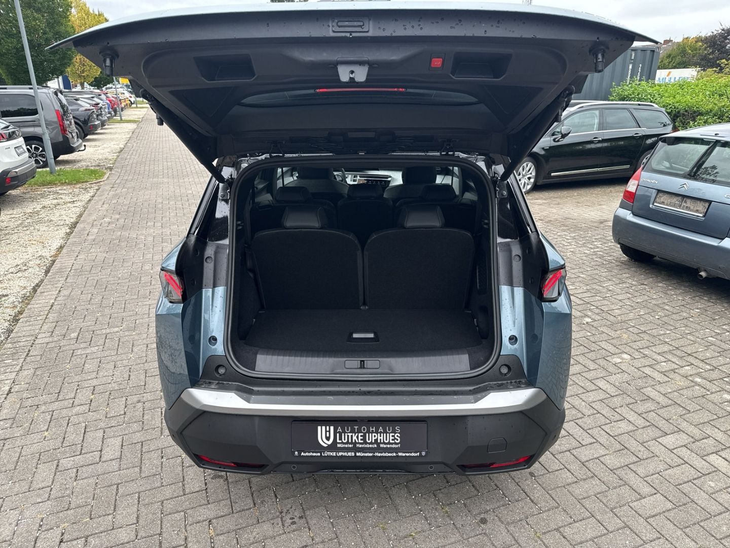 Fahrzeugabbildung Peugeot 5008 GT HYBRID 145 e-DSC6 AHK-abn. Navi LED ACC