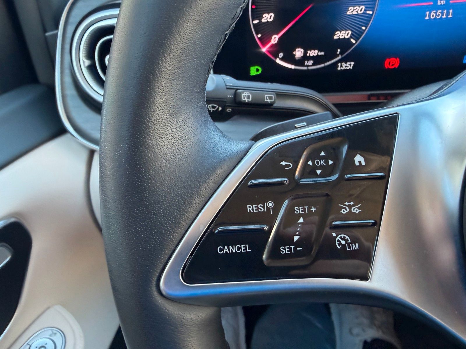 Fahrzeugabbildung Mercedes-Benz V 250 d AVA DISTRONIC AHK2,5to elektr Türen 360