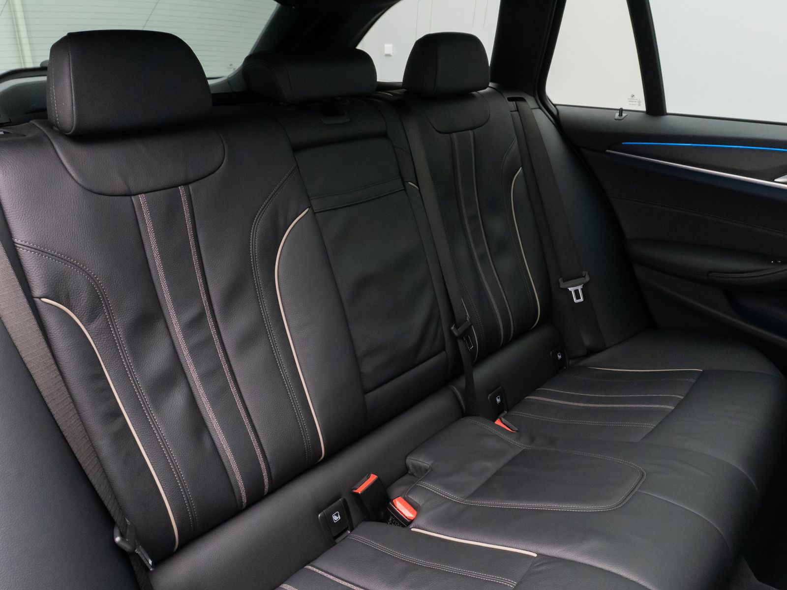 Fahrzeugabbildung BMW 530e xD M Sport Panorama HUD DAB H/K PDC AHK