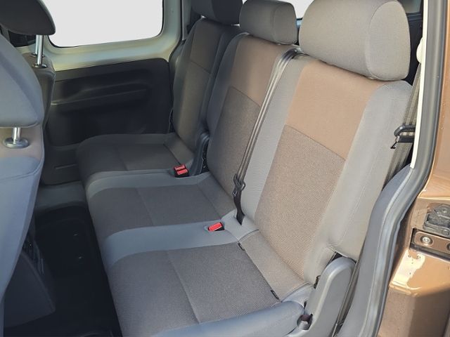 Fahrzeugabbildung Volkswagen Caddy Maxi Rollstuhlrampe