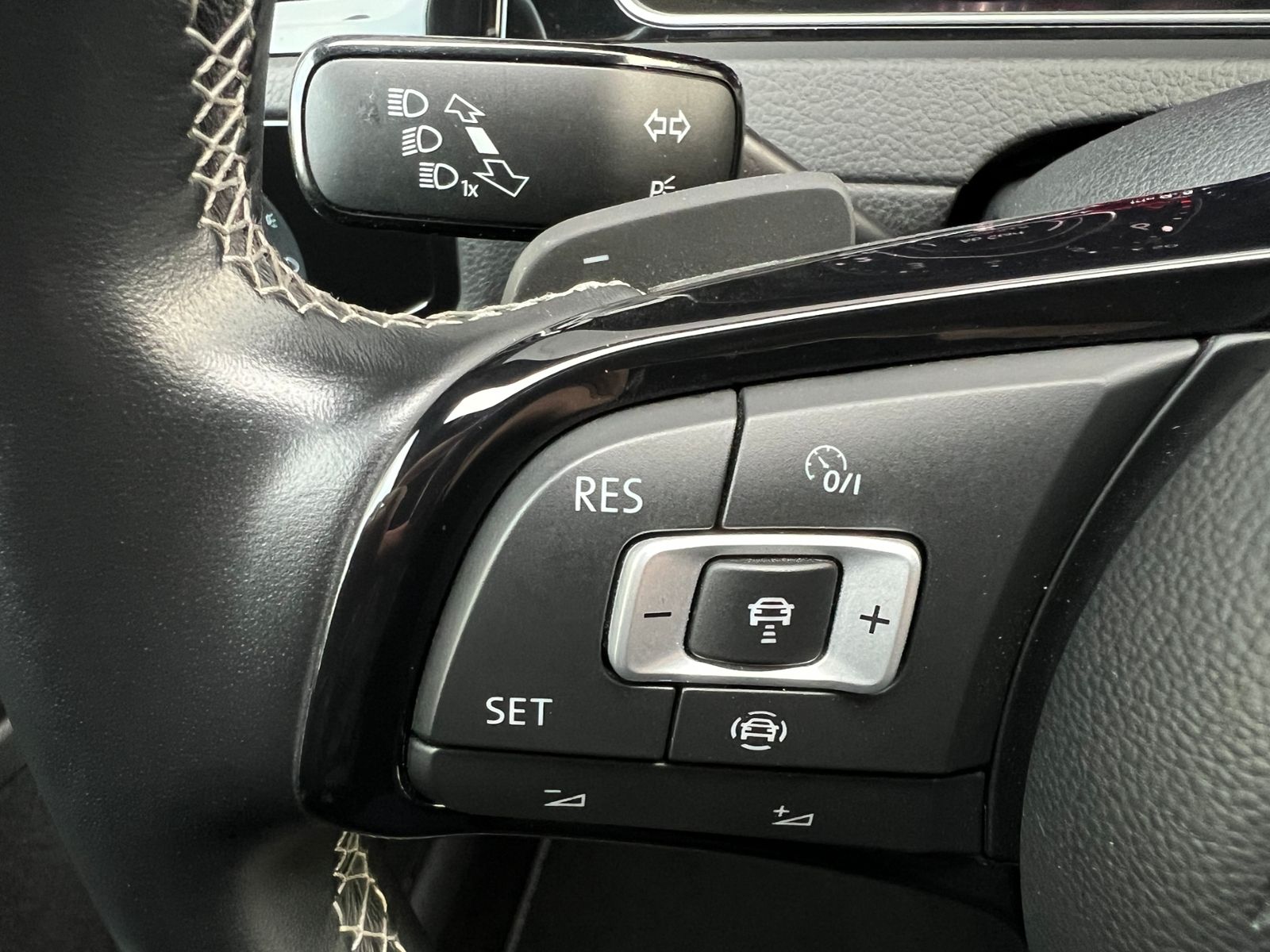 Fahrzeugabbildung Volkswagen Golf VII R 4MOTION 2.0 TSI OPF DSG *Sportauspuff