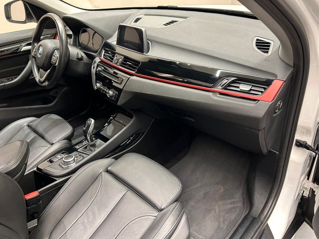 BMW X1 xDrive20d Sport Line Autom. *PANO*AHK*LED*