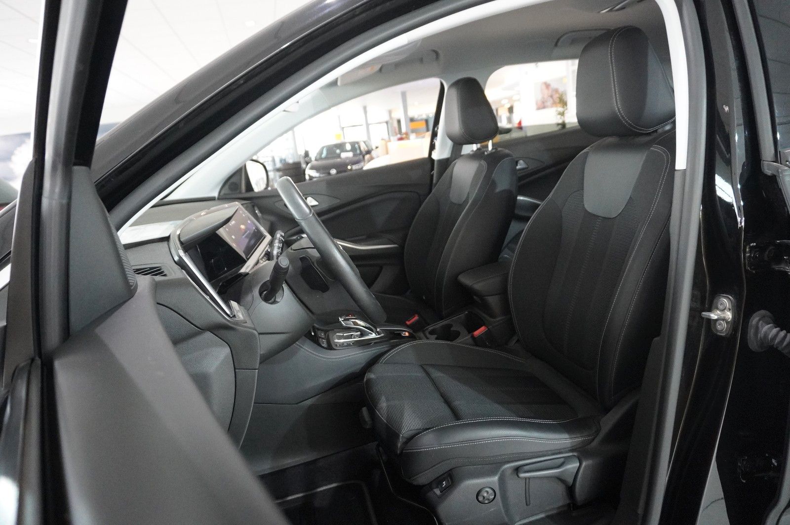 Fahrzeugabbildung Opel Grandland (X) 1.6 PHEV ELEGANCE NAVI/LED/SPORT