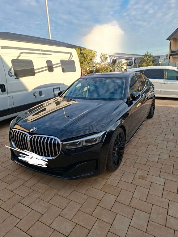 Image of BMW 730
