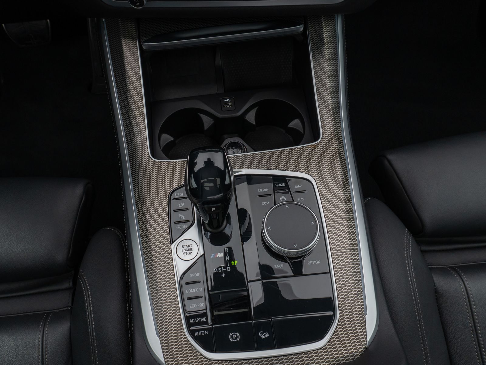 Fahrzeugabbildung BMW X5 M50i Panorama 360° DAB H/K AHK Komfort 22Zoll
