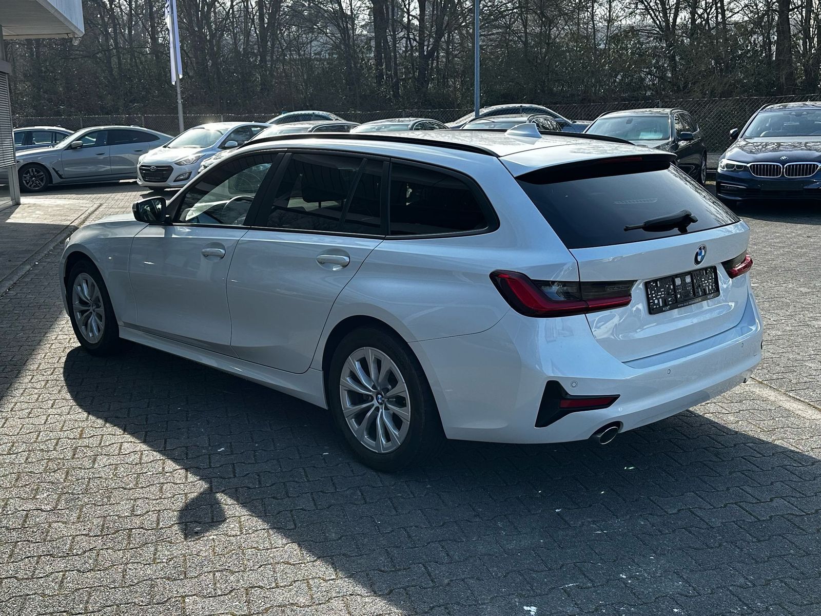 Fahrzeugabbildung BMW 318d Aut Advan Tou VIRTU+PROF+NAVI+SHZ+LED+PDC+M