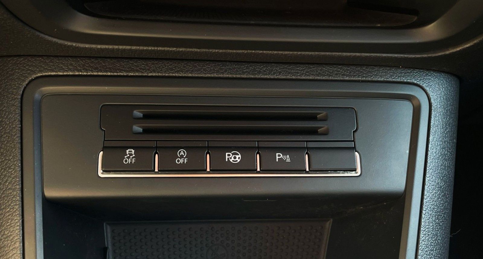 Fahrzeugabbildung Volkswagen TIGUAN 2.0TDI CUP DSG 4M NAVI DYNAUDIO CAM PANO.
