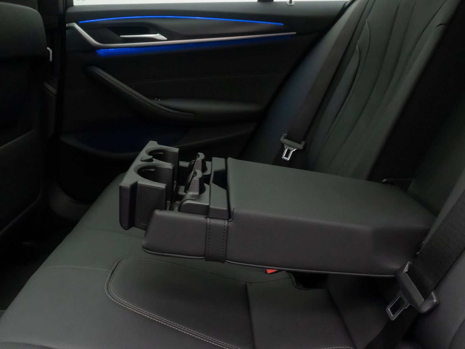 Fahrzeugabbildung BMW 530d M Sport DAB Laser AHK 4xKlima HUD Panorama
