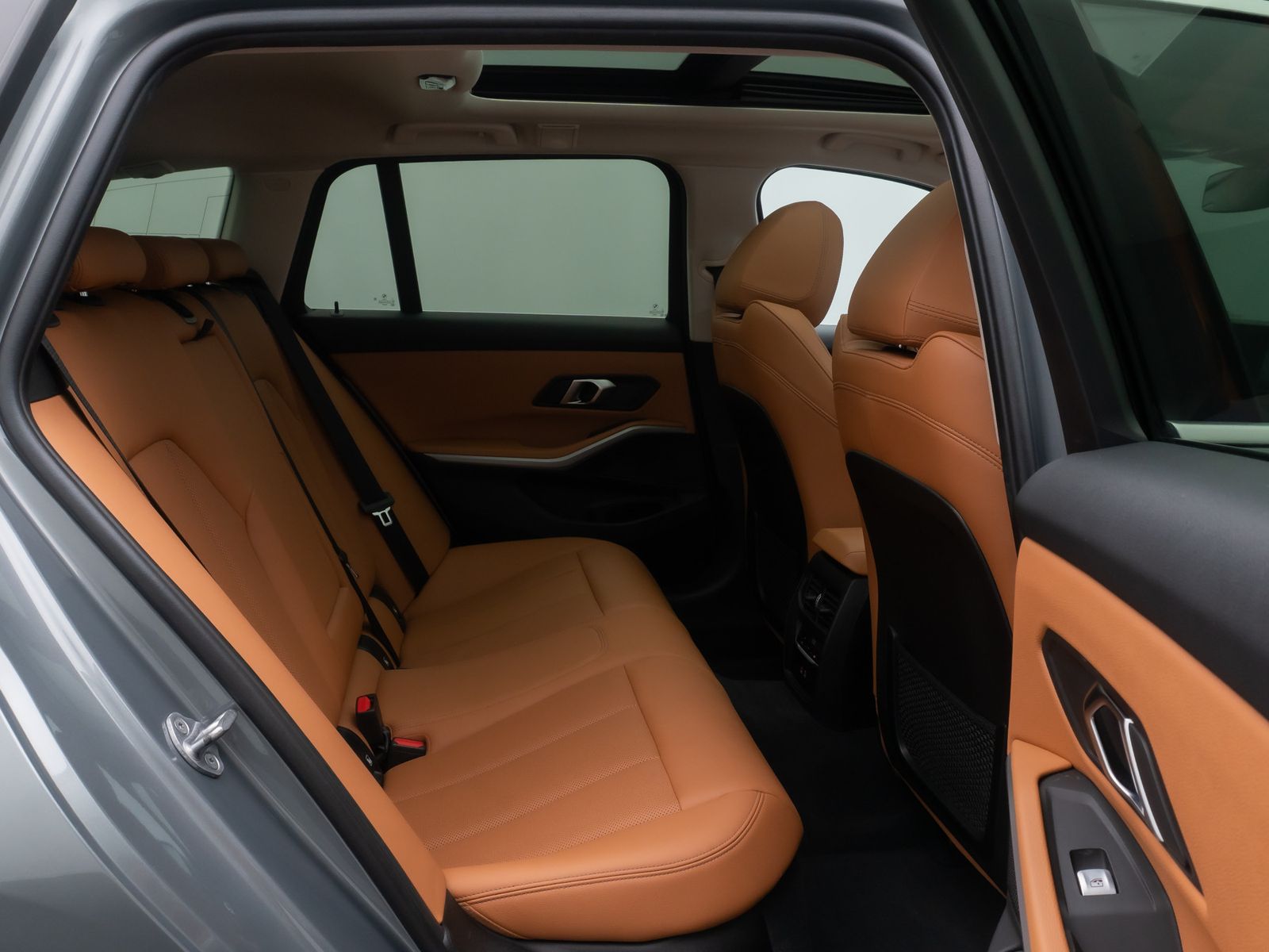 Fahrzeugabbildung BMW 320e Individual DAB HiFi Panorama Sport Leder