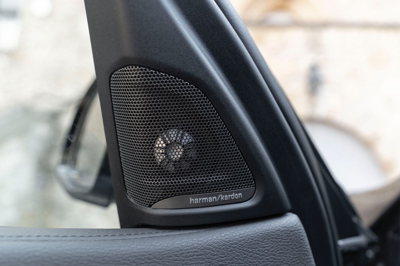 Fahrzeugabbildung BMW X6 xDrive35i M HUD H&K 360° LED TOTW PDC