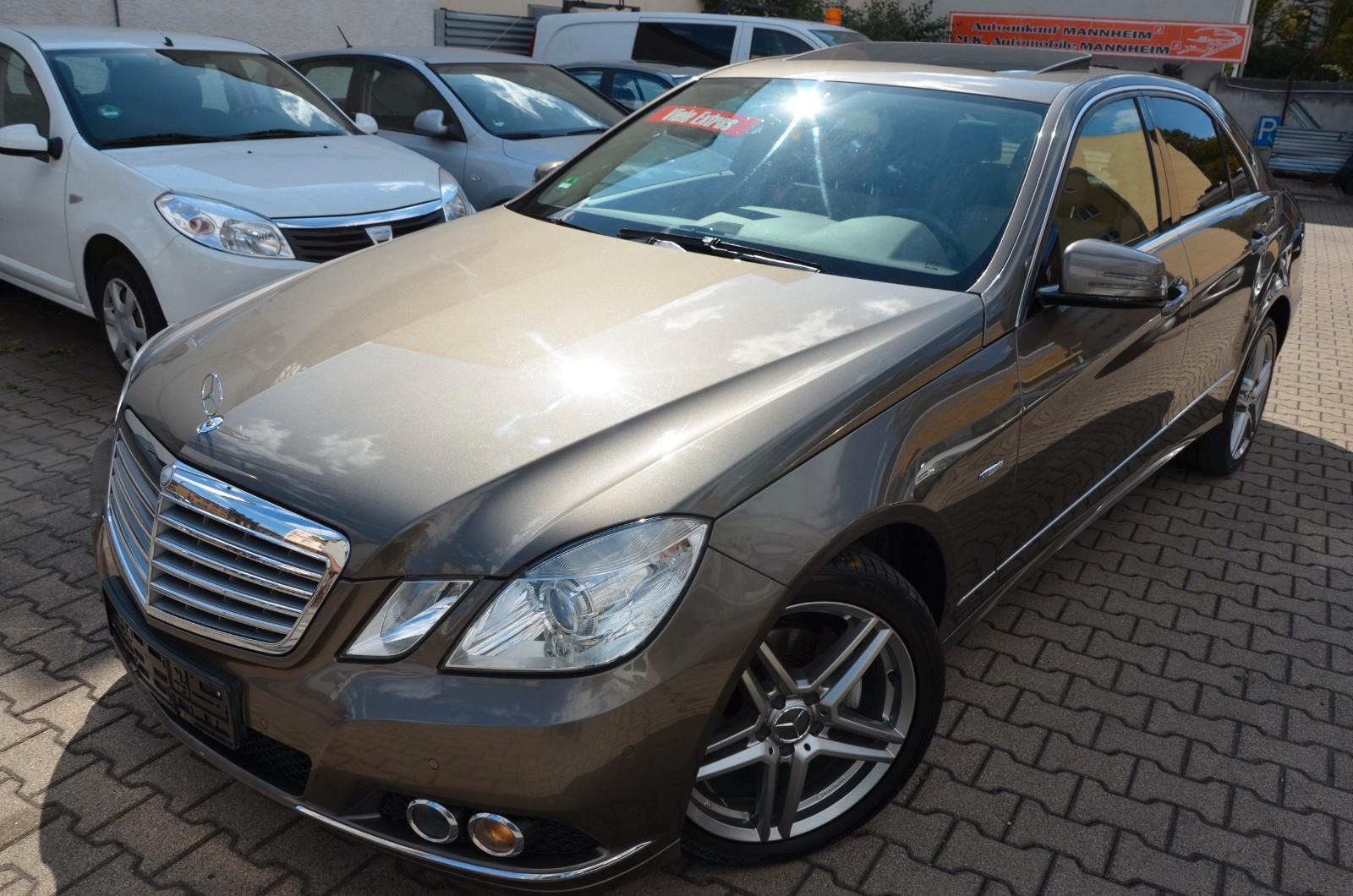 Mercedes-Benz E 220 Elegance Leder  Navi Schiebedach Alu 17Zol