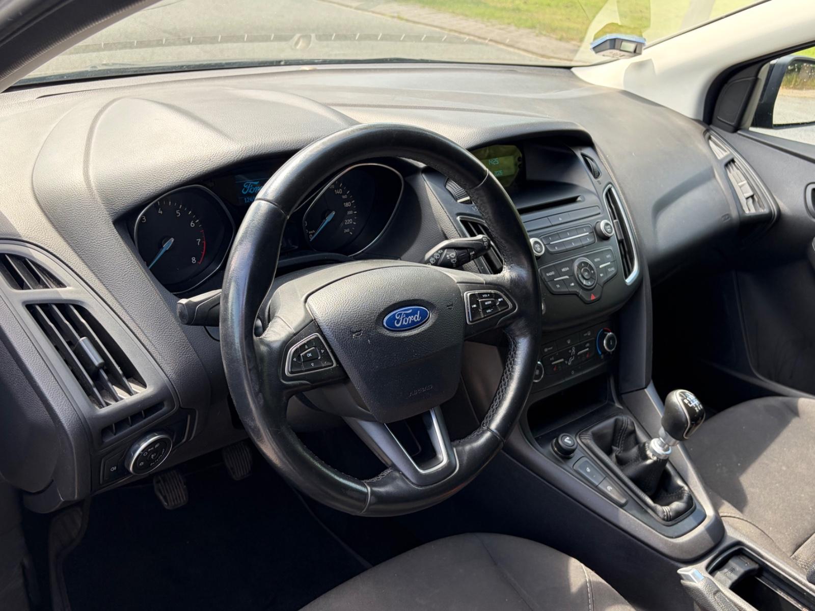 Ford Focus 2015 — фото 10