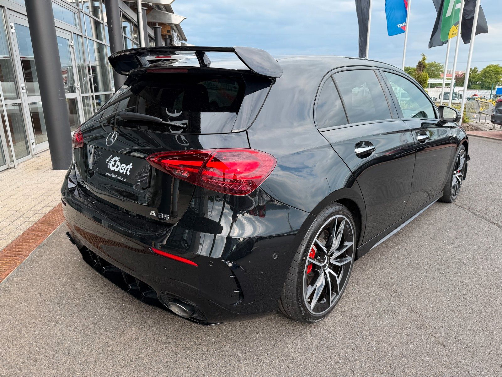 Fahrzeugabbildung Mercedes-Benz A 35 AMG 4Matic+Aero+StandH+360+MultiB+Memory