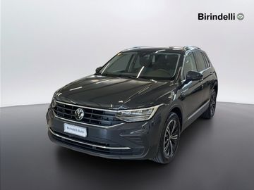 Volkswagen Tiguan - 1