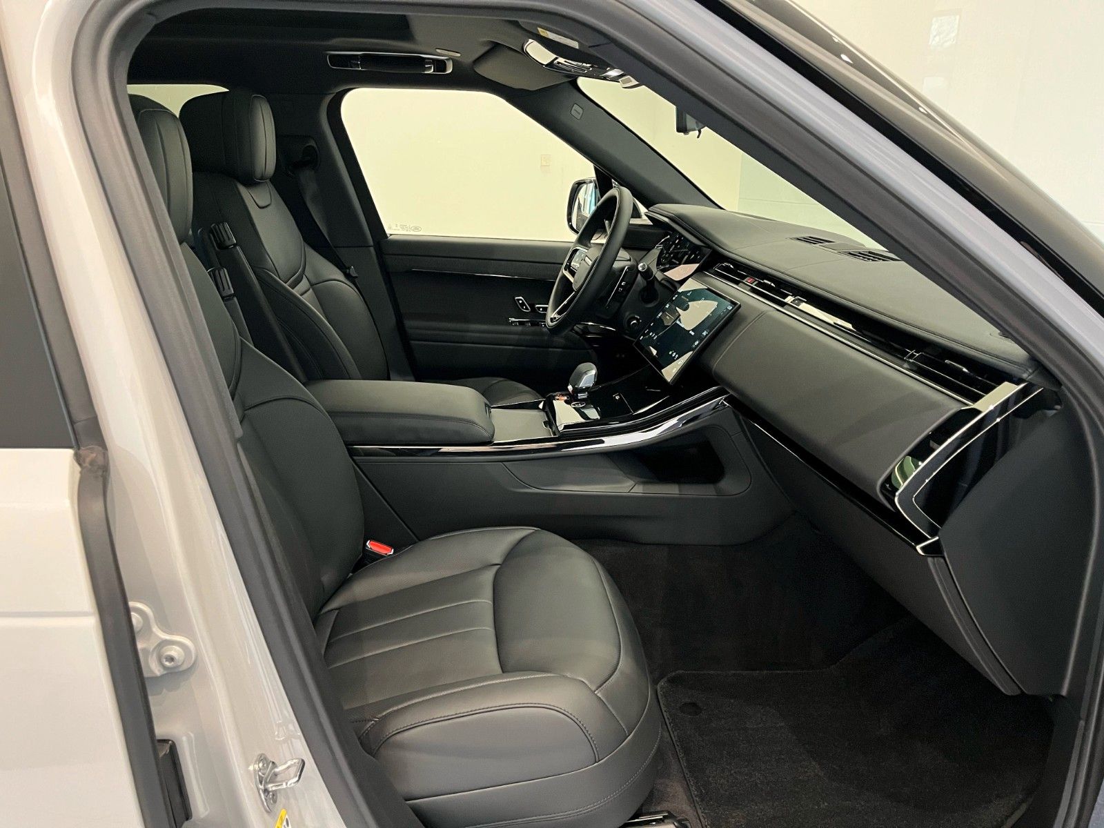 Fahrzeugabbildung Land Rover Range Rover Sport  D300 Dyn.HSE AHK & Black Pack