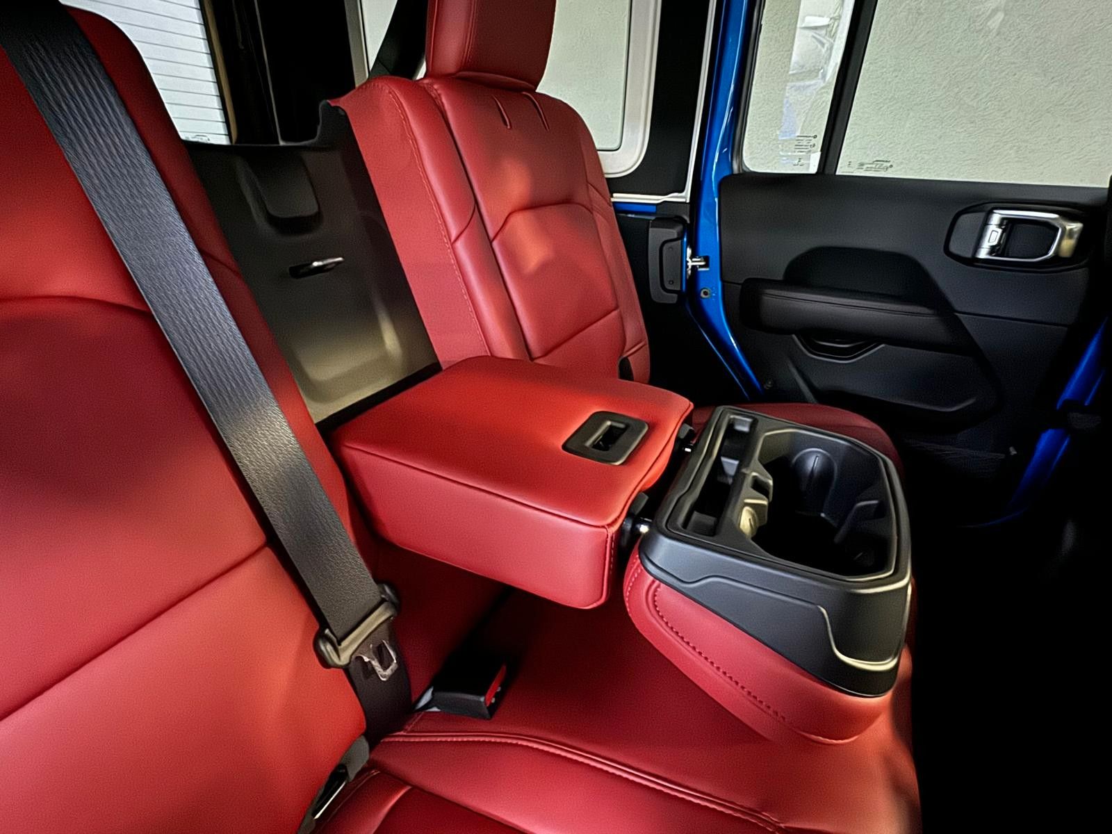 Fahrzeugabbildung Jeep RUBICON 392-6.4L HEMI V8-RECON 35"-STEEL BUMPER