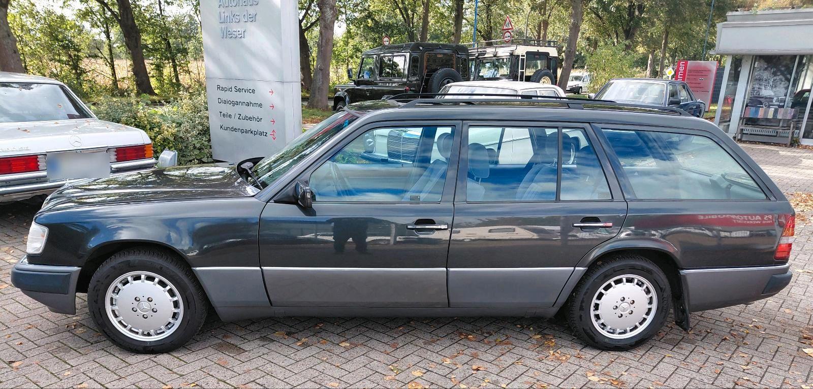 Mercedes-Benz 220