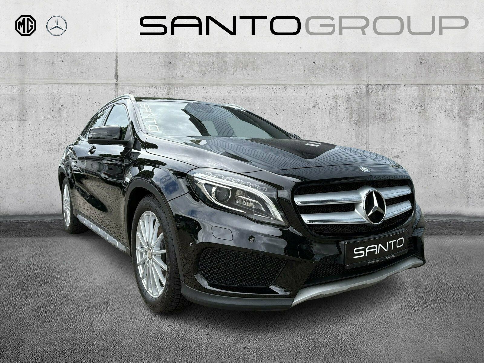 MERCEDES-BENZ GLA 250 4MATIC AMG Line Xenon Pano Leder Kamera