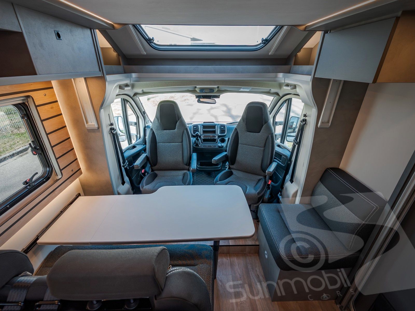 Fahrzeugabbildung Crosscamp EXPDN 7.0 E Peugeot Automatik