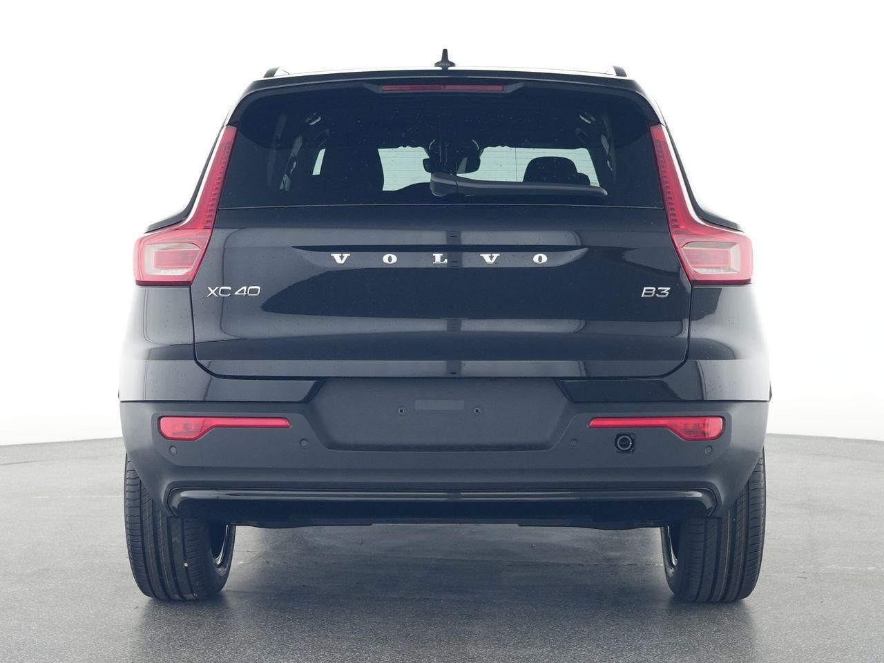 Fahrzeugabbildung Volvo XC40 Plus Dark 2WD