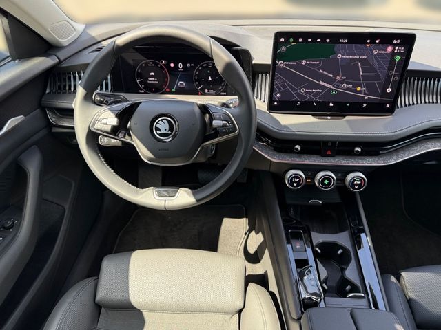 Superb 2.0 TDI Selection 4x4 +AHK+NAVI+CARPLAY+