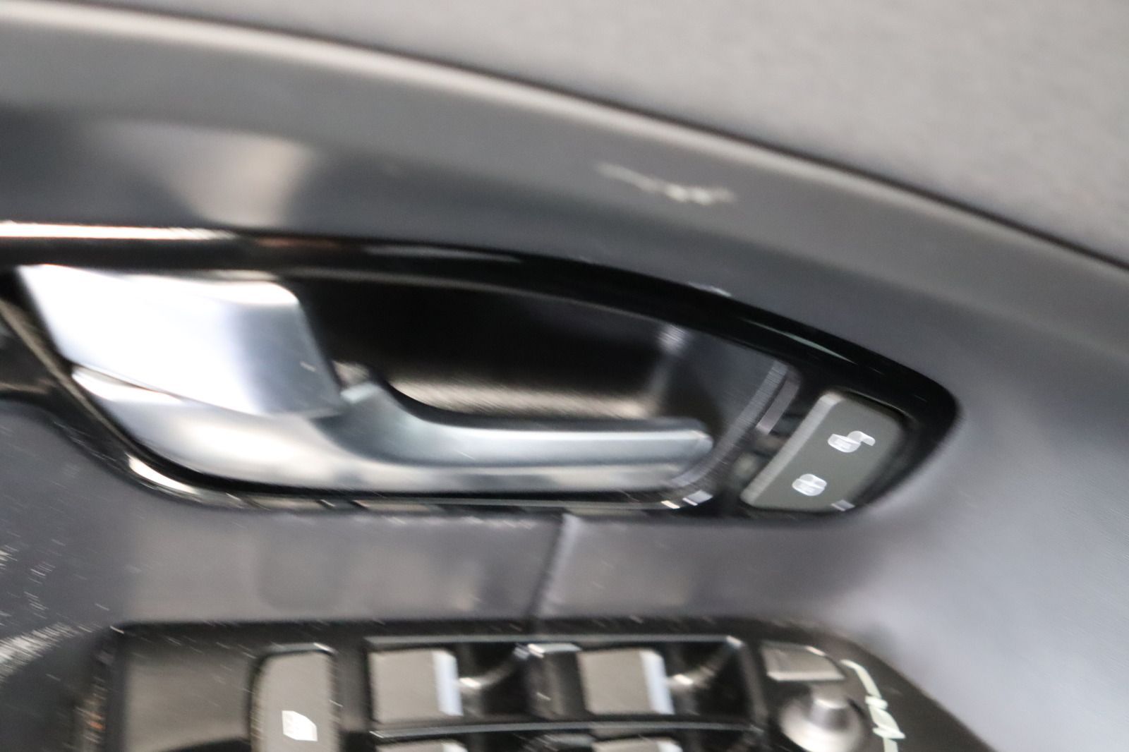Fahrzeugabbildung Land Rover Range Rover Evoque 2.0 i4D HSE Dynamic
