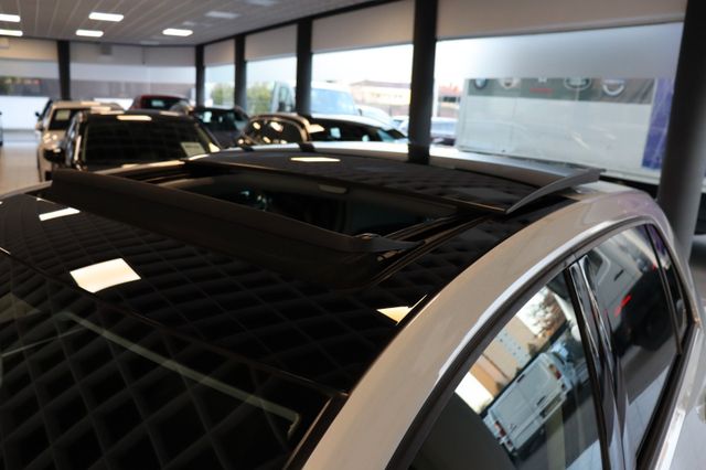 Fahrzeugabbildung Volkswagen Golf VII Lim Highline R-Line|PANO|LED|ACC|KAMERA