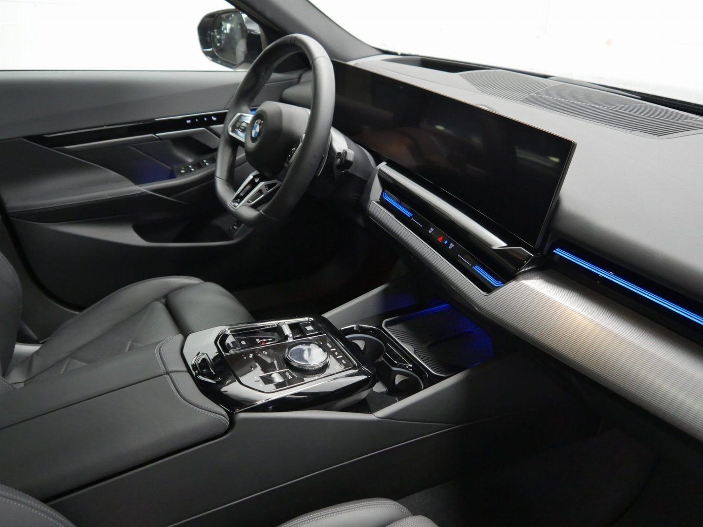 Fahrzeugeinzelansicht 9 Fahrzeugabbildung BMW 520i M Sportpaket, Panorama-Glasdach, Sitzbelüft