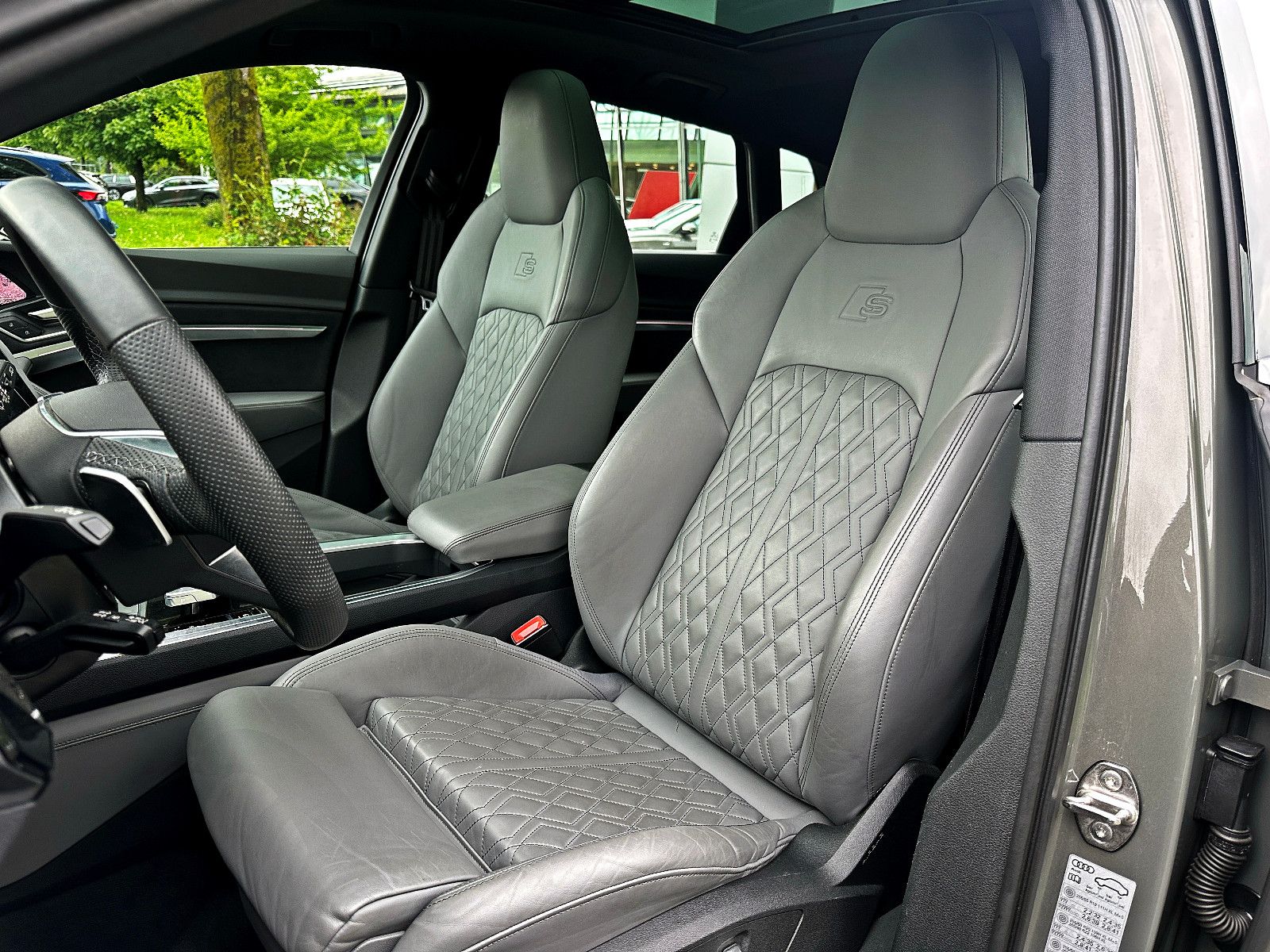 Audi Q8 e-tron - Bild 12