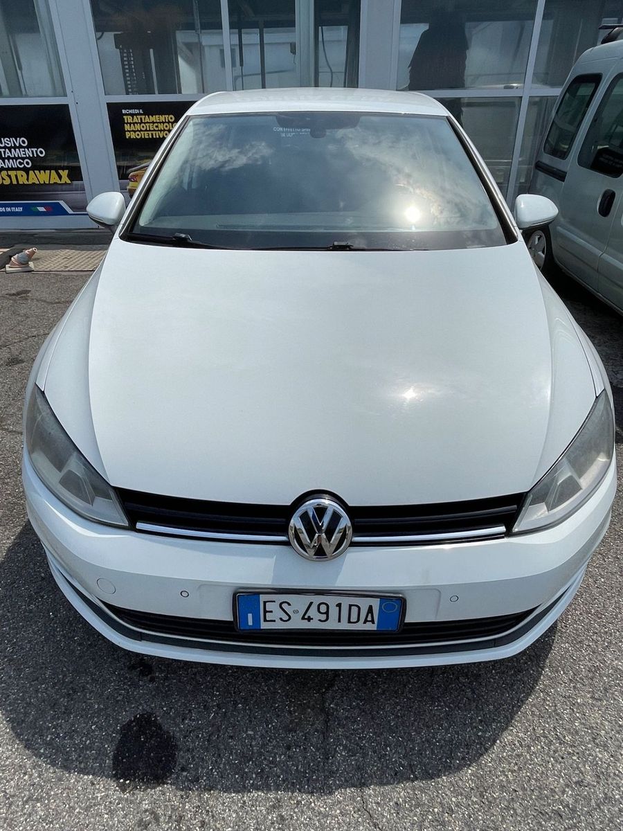 Volkswagen Golf - 1