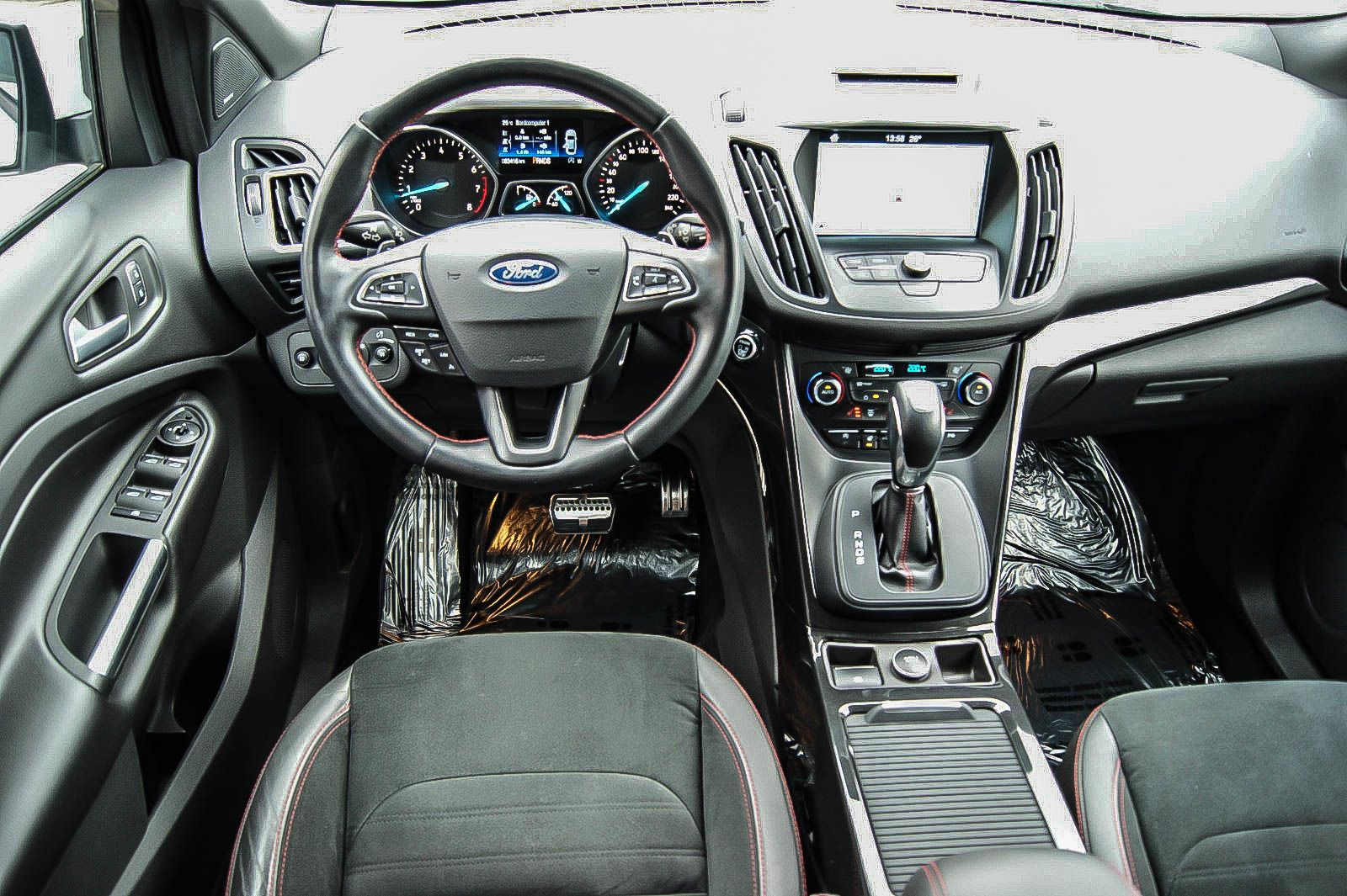 Fahrzeugabbildung Ford Kuga 15 EcoBoost 4x4 Auto ST-Line 1.HAND