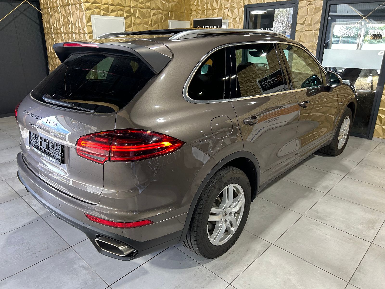 Fahrzeugabbildung Porsche Cayenne Diesel/PANO/BI-XENON/SITZBELÜFTUNG/4XSHZ