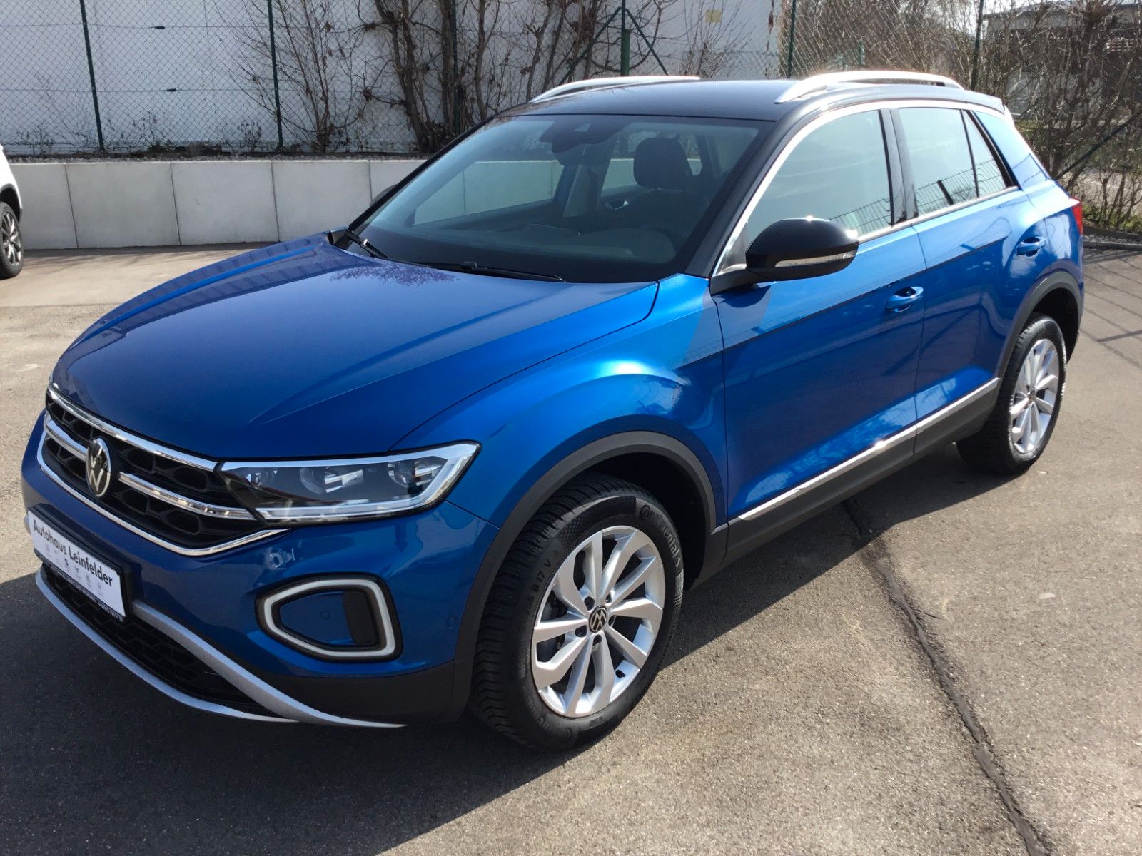 Fahrzeugabbildung Volkswagen T-Roc 1.5 TSI DSG Style+AHK+LED+ACC+17"+Kamera