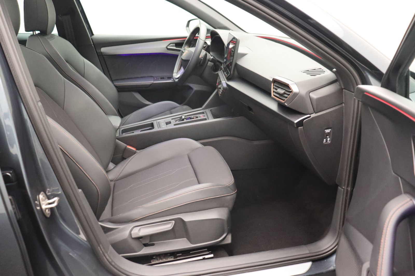 Fahrzeugabbildung CUPRA Leon ST 1.5 eTSI DSG LED Pano Beats