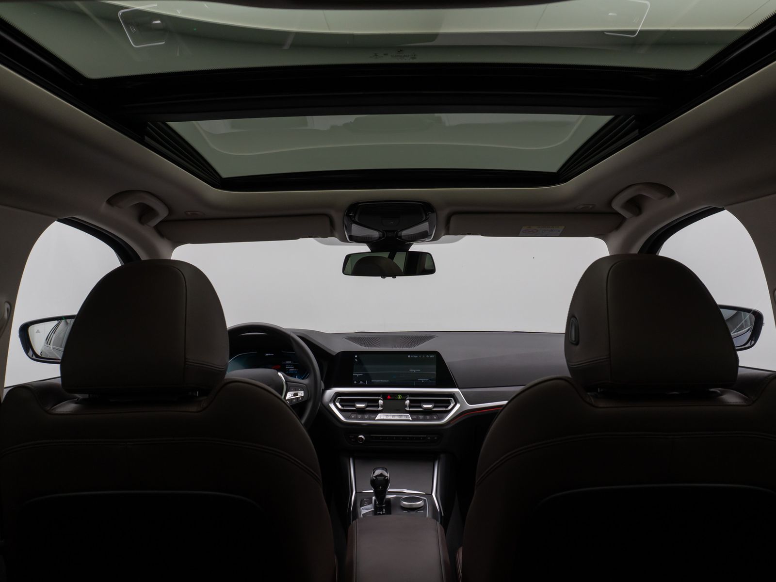 Fahrzeugabbildung BMW 330e Sport Line Panorama HUD DAB HiFi PDC Alarm