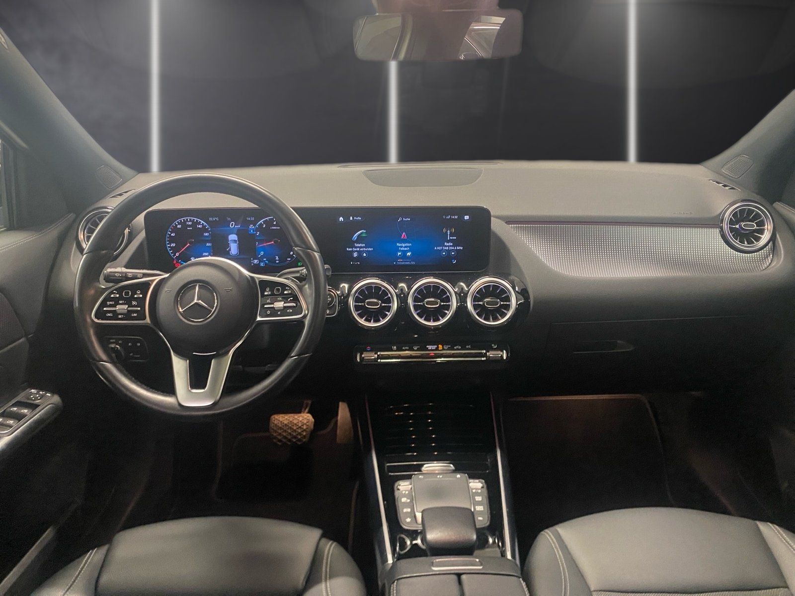 Fahrzeugabbildung Mercedes-Benz GLA 200 Progressive*AHK*Panorama*Night*LED*Kam*