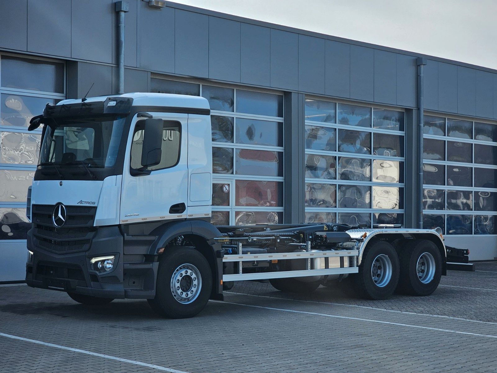 Fahrzeugabbildung Mercedes-Benz Actros 2645 Abrollkipper MEILLER RS 21.70 / 6x4