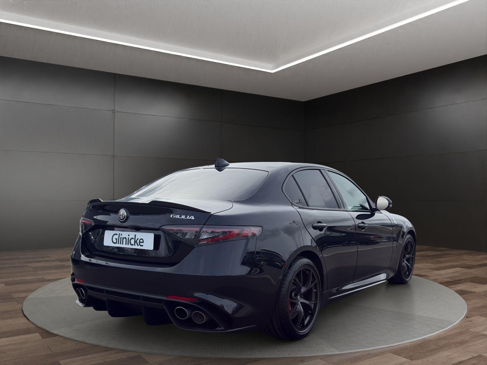 Alfa Romeo Giulia Quadrifoglio V6 LED Verkehrszeichenerke.