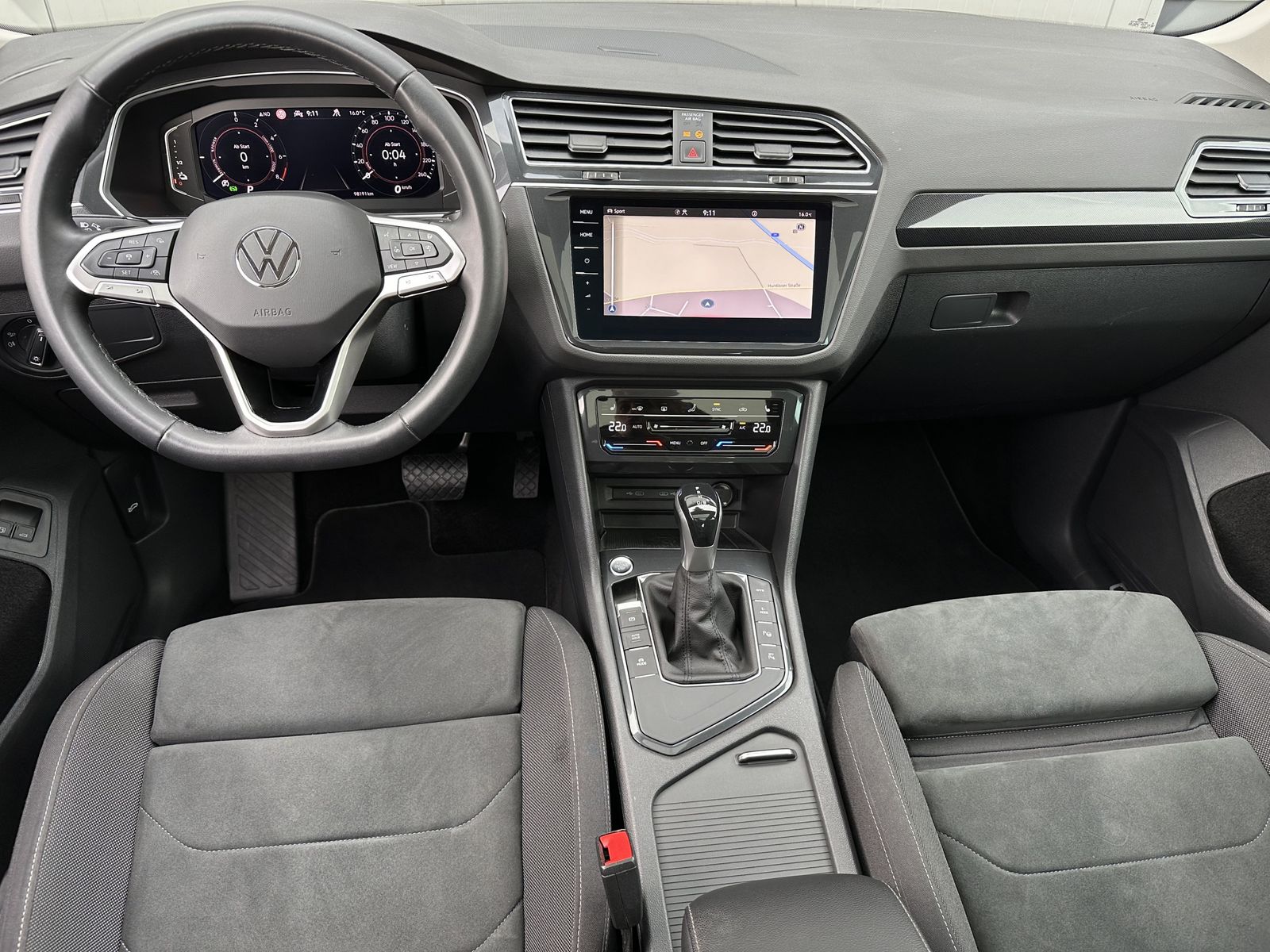 Fahrzeugabbildung Volkswagen Tiguan 1.4 eHybrid DSG Elegance NAV+MATRIX+PANO