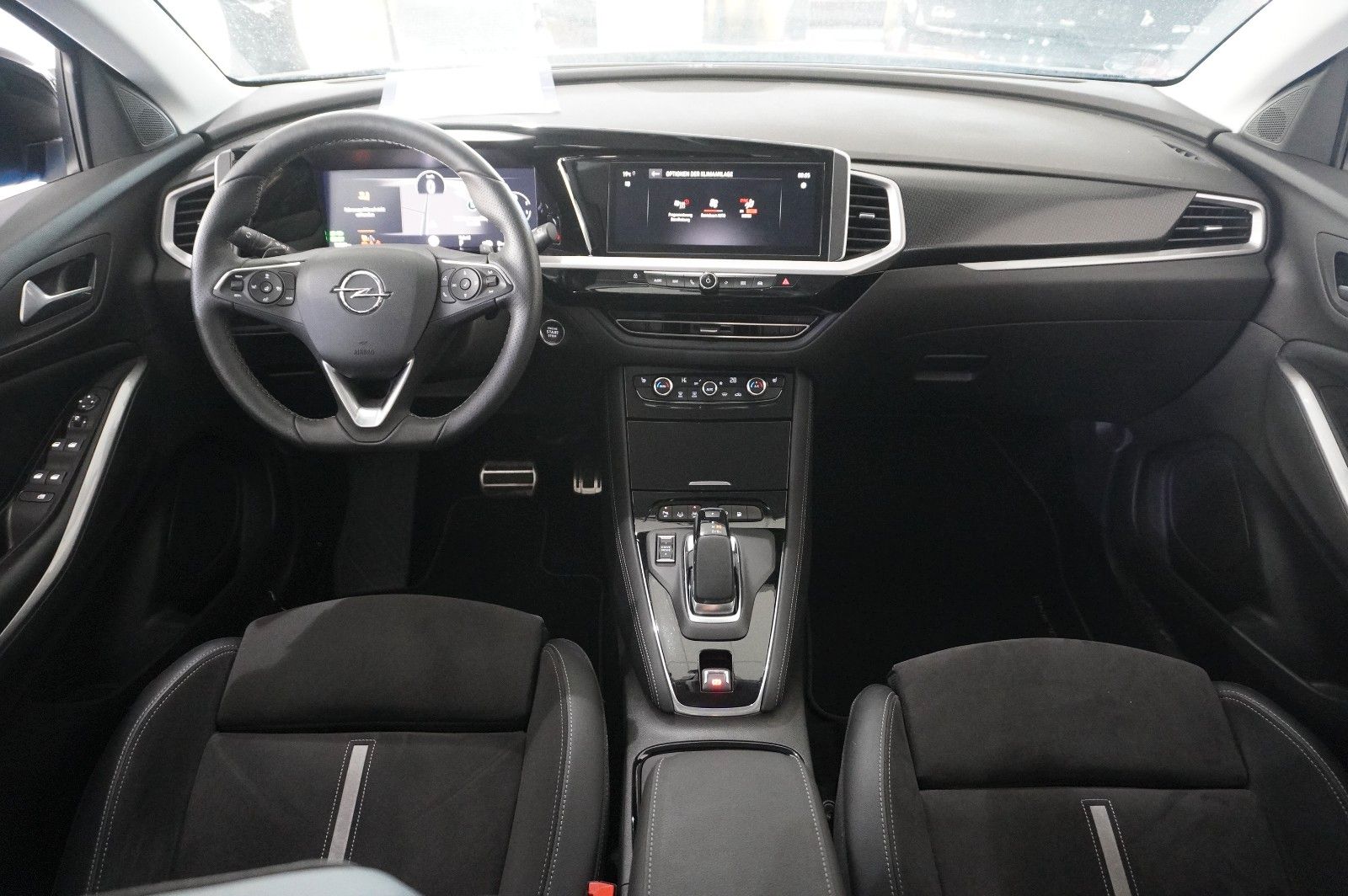 Fahrzeugabbildung Opel Grandland (X) 1.6T GSe 4HYBRID NAVI/LED/KAMERA